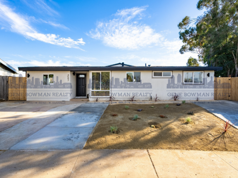 4597 Acoma Ave in San Diego, CA - Building Photo