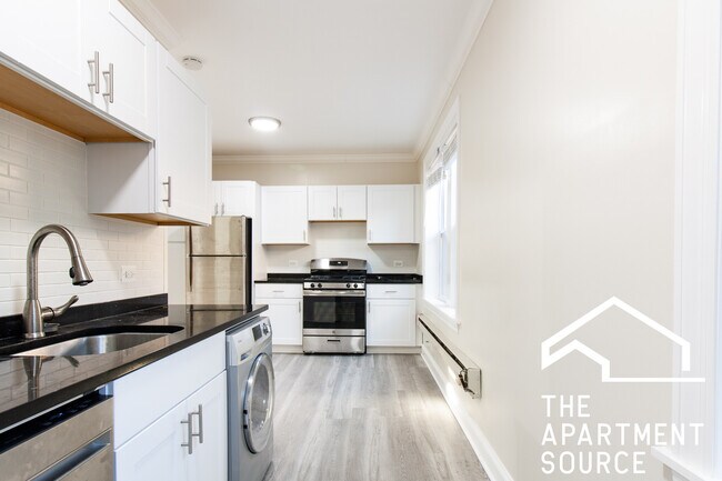 837 W Cornelia Ave, Unit 3S in Chicago, IL - Building Photo - Building Photo