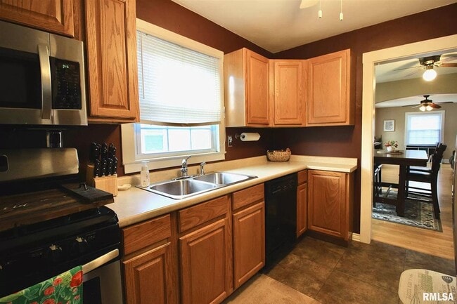 1529 39th St in Rock Island, IL - Building Photo - Building Photo