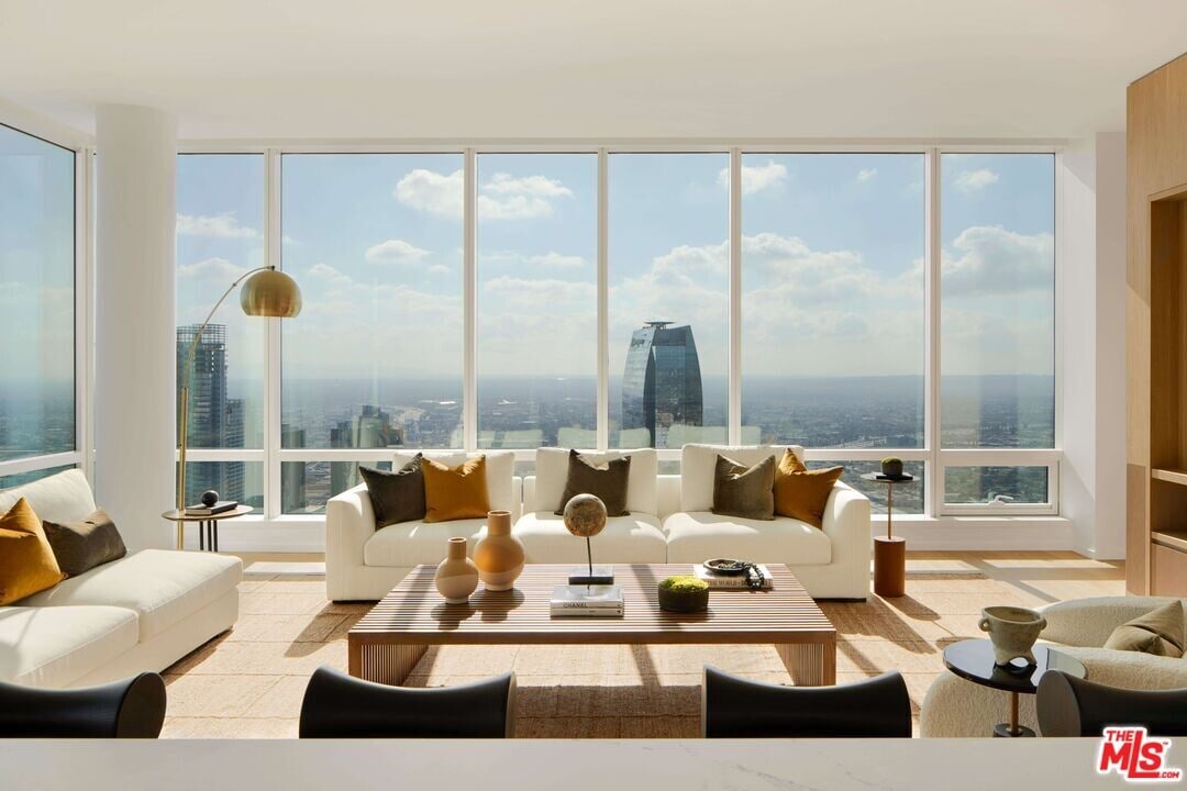 1000 W 8th St in Los Angeles, CA - Building Photo