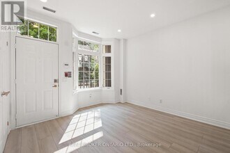 71-171 McCaul St in Toronto, ON - Building Photo - Building Photo