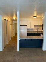 5676 Meadow Ln, Unit 132 in Ogden, UT - Building Photo