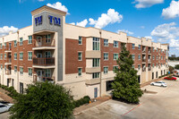 Trinity Mills Condominium in Carrollton, TX - Foto de edificio - Building Photo