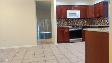 817 Long Meadow Ct in Port Orange, FL - Building Photo - Building Photo