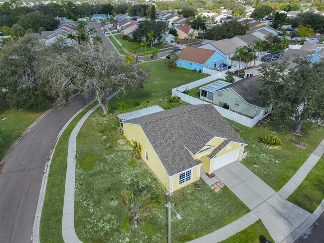 219 Island Water Way in Apollo Beach, FL - Building Photo - Building Photo