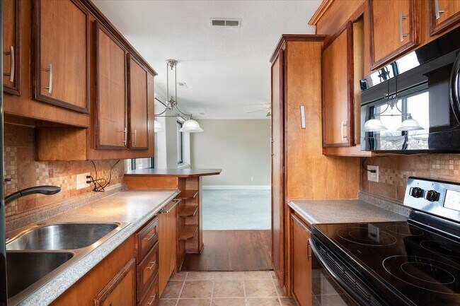 150 Rumford Ave in Mansfield, MA - Foto de edificio - Building Photo