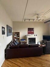 2012 W Saint Paul Ave, Unit 213 in Chicago, IL - Foto de edificio - Building Photo