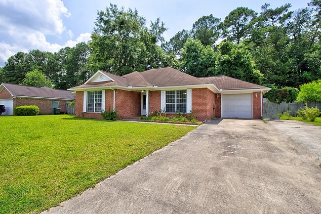 210 Easy St in Hinesville, GA - Building Photo - Building Photo