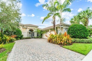 114 Carmela Ct in Jupiter, FL - Building Photo