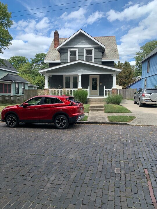44 W Pacemont Rd in Columbus, OH - Foto de edificio