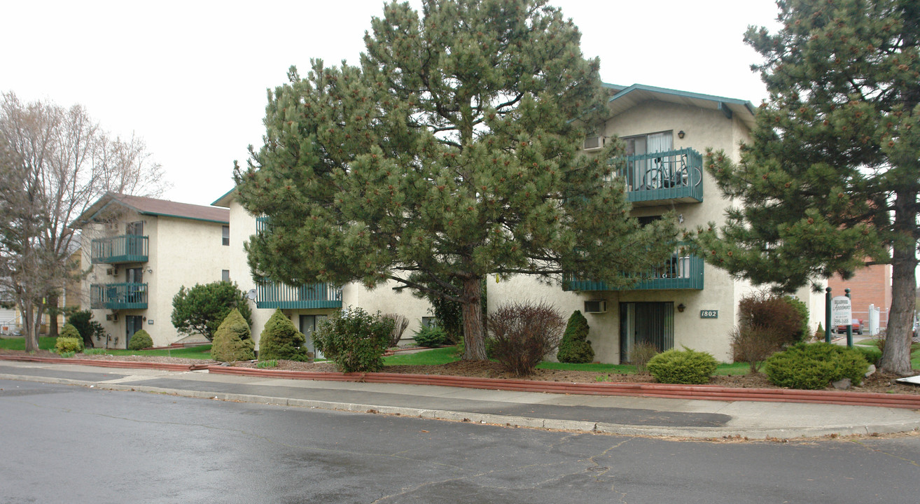 BRIARWOOD Apartments in Spokane, WA - Foto de edificio