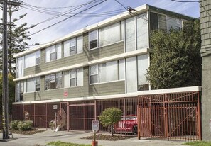 Woolsey Walk in Berkeley, CA - Building Photo