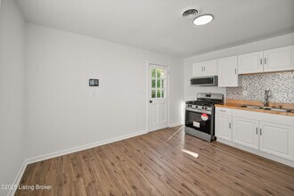 2830 Celina Dr in Louisville, KY - Building Photo - Building Photo