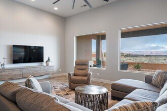 5454 West Copper Cliffs Way in Hurricane, UT - Building Photo - Building Photo