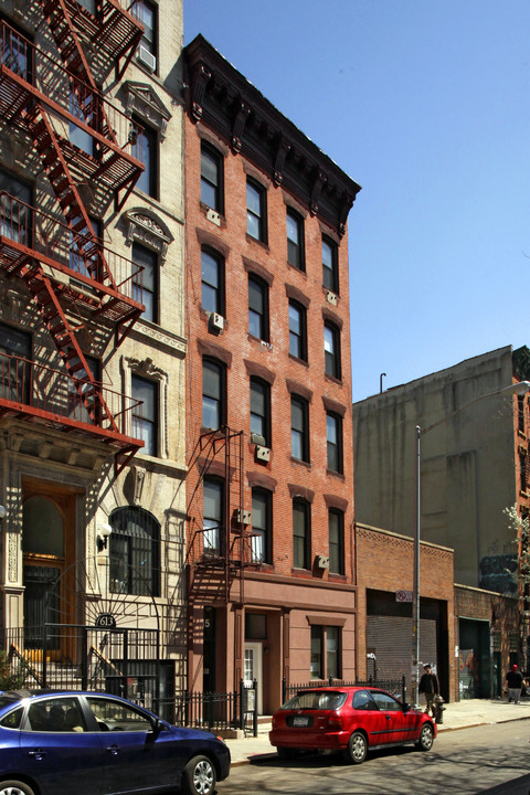 615 E 6th St in New York, NY - Building Photo