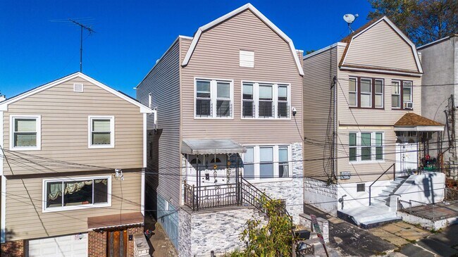 46 Spruce St in Jersey City, NJ - Building Photo - Building Photo