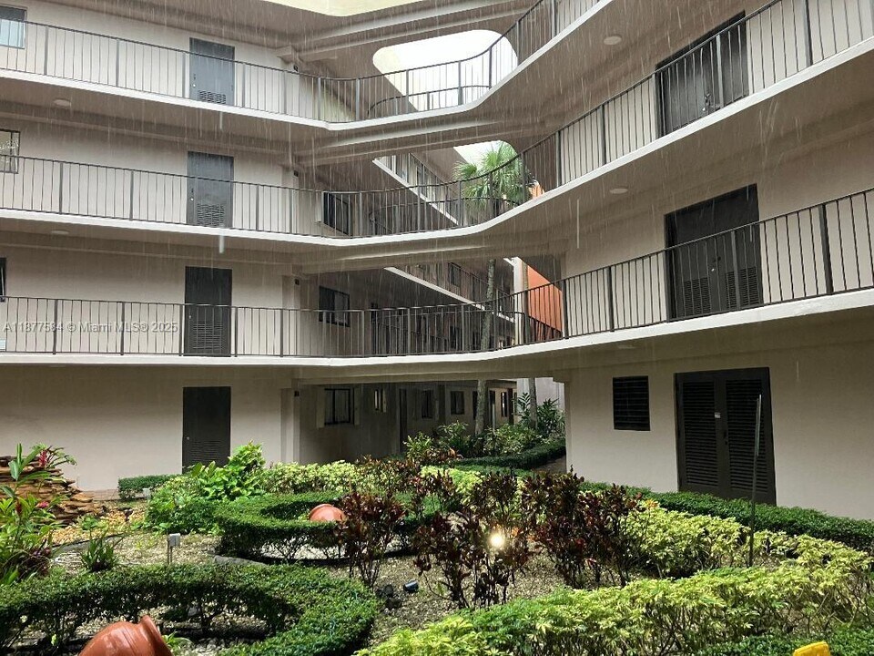8730 SW 133rd Avenue Rd in Miami, FL - Building Photo