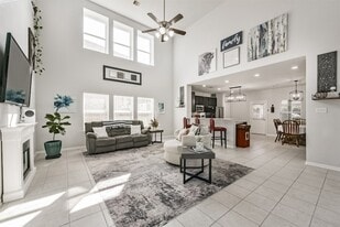 10018 Chase Ct in Baytown, TX - Building Photo