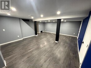 8 Lakehurst Dr in St Catharines, ON - Building Photo - Building Photo