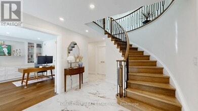 18 Cheval Dr in Toronto, ON - Building Photo - Building Photo