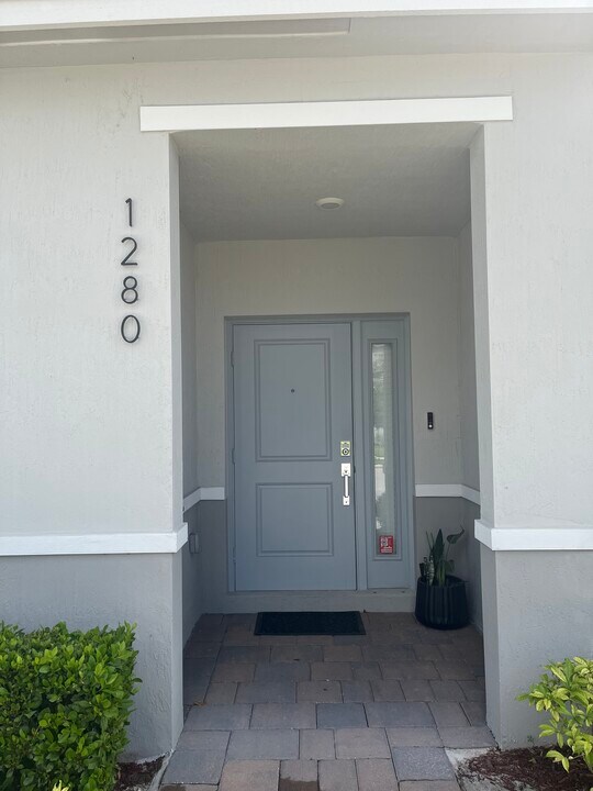 1280 NE 5th Ct in Florida City, FL - Building Photo