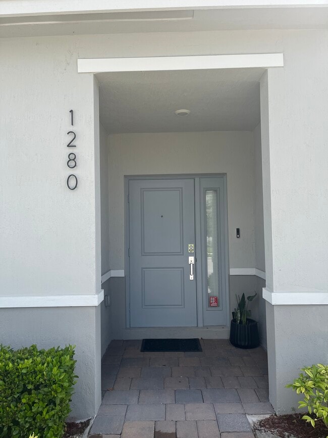 1280 NE 5th Ct