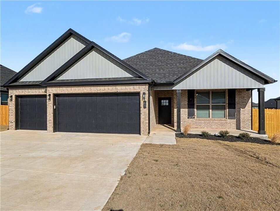 7842 Scenic Vly Ave in Springdale, AR - Building Photo