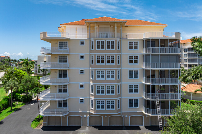 Courtyard Towers 4 in Marco Island, FL - Building Photo - Building Photo