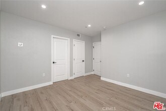 433 W Gage Ave in Los Angeles, CA - Building Photo - Building Photo
