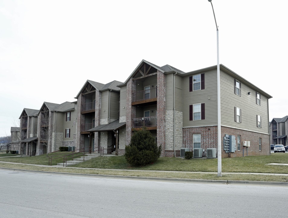 Weaver Creek Apartments in Springfield, MO - Building Photo