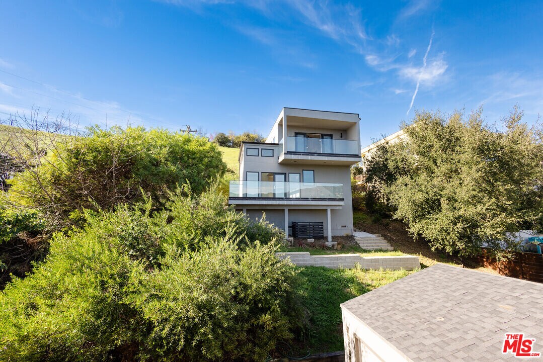 26349 Fairside Rd in Malibu, CA - Building Photo