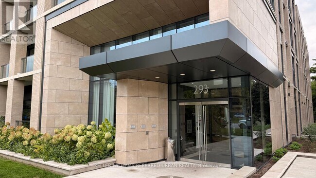 293 The Kingsway in Toronto, ON - Building Photo - Building Photo