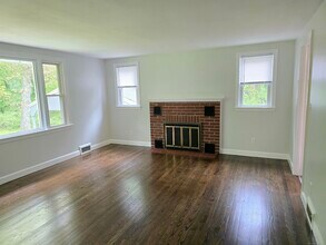 30 Main St in Burlington, CT - Building Photo - Building Photo