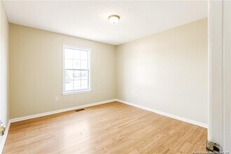8528 English Saddle Dr in Fayetteville, NC - Building Photo - Building Photo