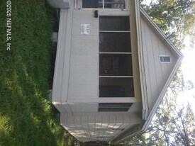 1339 Mt Herman St in Jacksonville, FL - Building Photo