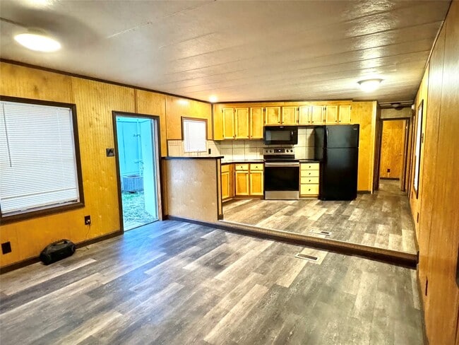 property at 1718 W Dumble St
