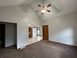 376 Chestnut St in Painesville, OH - Building Photo - Building Photo