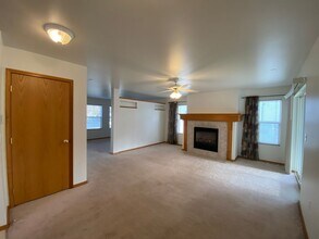 2013 Hammond Ave in Dupont, WA - Foto de edificio - Building Photo