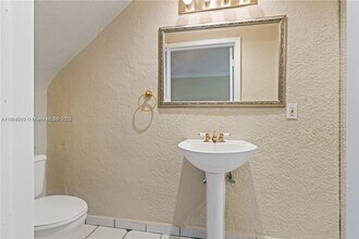 21 Madeira Ave in Coral Gables, FL - Building Photo - Building Photo