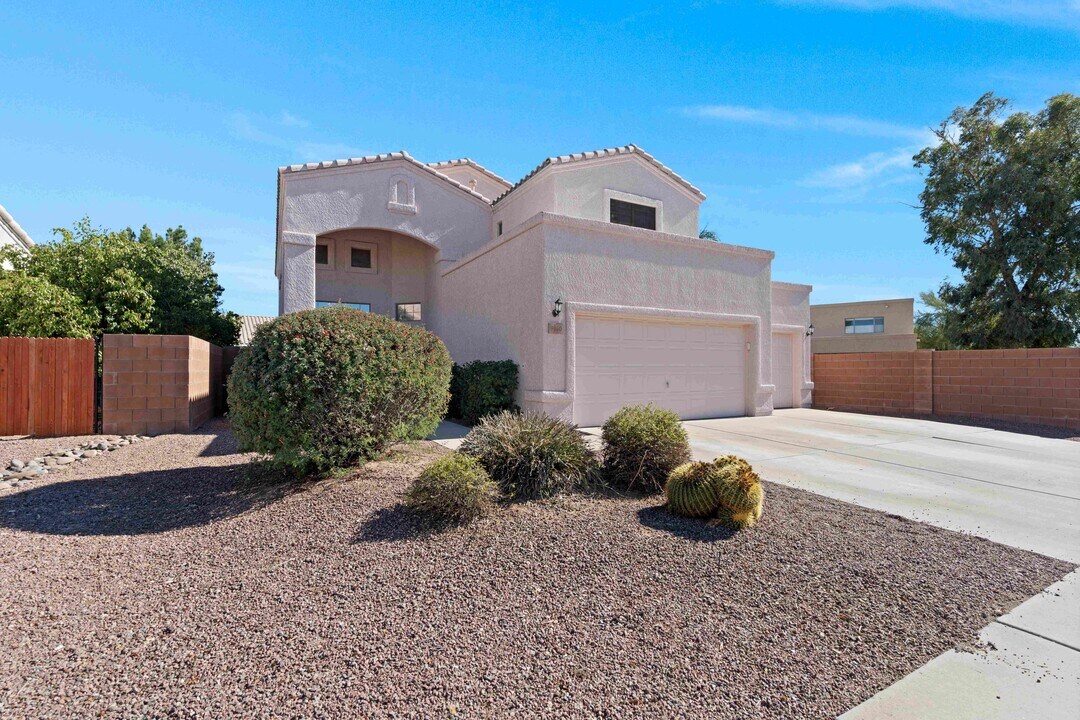 9460 N Crestone Dr in Tucson, AZ - Building Photo