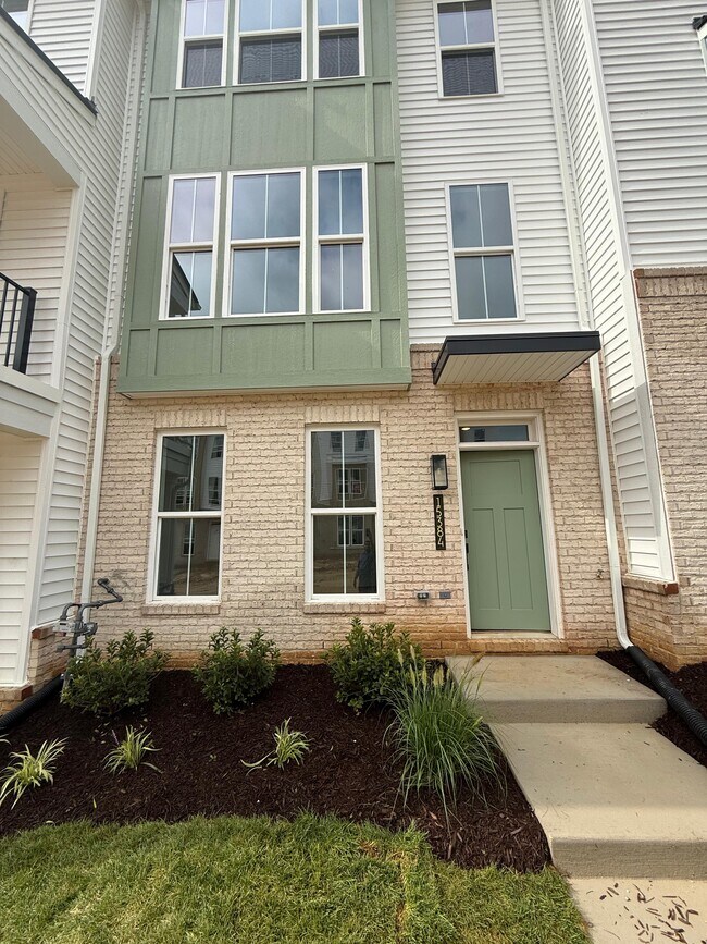 15384 Oasis Sun Aly in Midlothian, VA - Building Photo - Building Photo