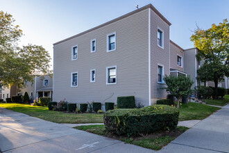 Kew Gardens Oasis Apartments in Flushing, NY - Building Photo - Building Photo