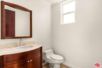 632 Kings Rd in Los Angeles, CA - Building Photo - Building Photo