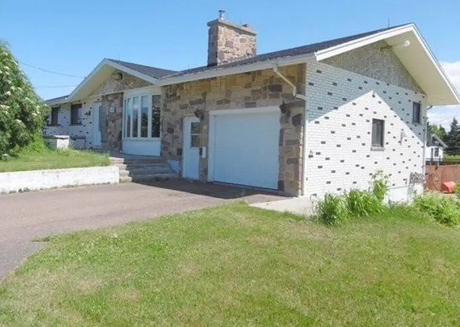 460 Rue Saulnier E in Tracadie-sheila, NB - Building Photo