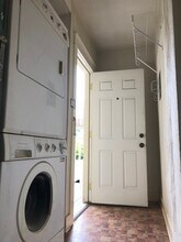 1842 Mariposa Ave in Los Angeles, CA - Building Photo - Building Photo