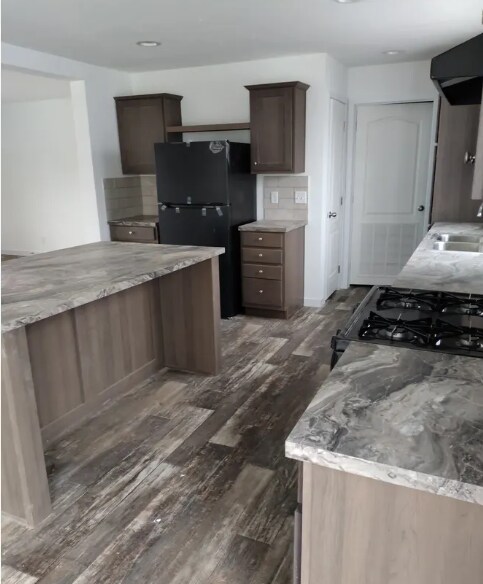 9361 Starboard Dr in Fair Haven, MI - Building Photo