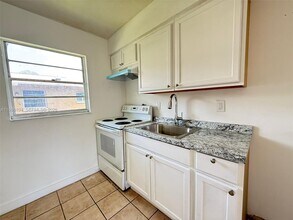 1703 Palm Dr in Ft. Myers, FL - Building Photo - Building Photo