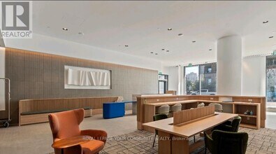 395 Square One Dr in Mississauga, ON - Building Photo - Building Photo