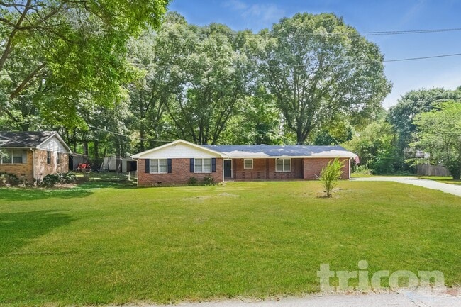 property at 4076 Parkway Cir NW