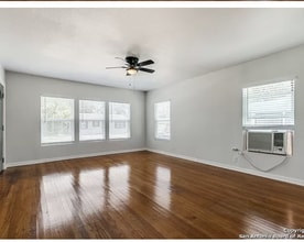 229 Greer St in San Antonio, TX - Foto de edificio - Building Photo